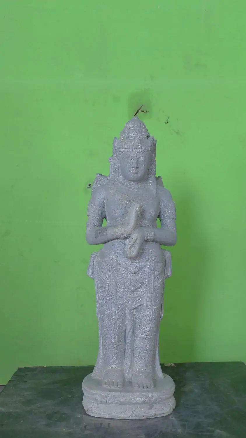  Product image 8 of the product “Standing Dewi Sri, “Turning of the Wheel,” 80 cm high, river stone, stone Dewi Sri ”